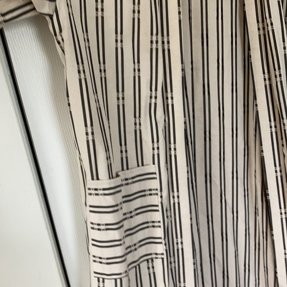 Oatmeal and black patterned day jacket 3/4 sleeves w pockets!! - Picture 2 of 5